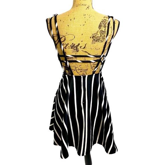 Privy Forever 21 Privately Privileged Black & White Strappy Mini Dress, Size L - Picture 4 of 10